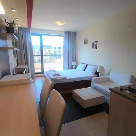 Life Pool View Studio سوزوبول